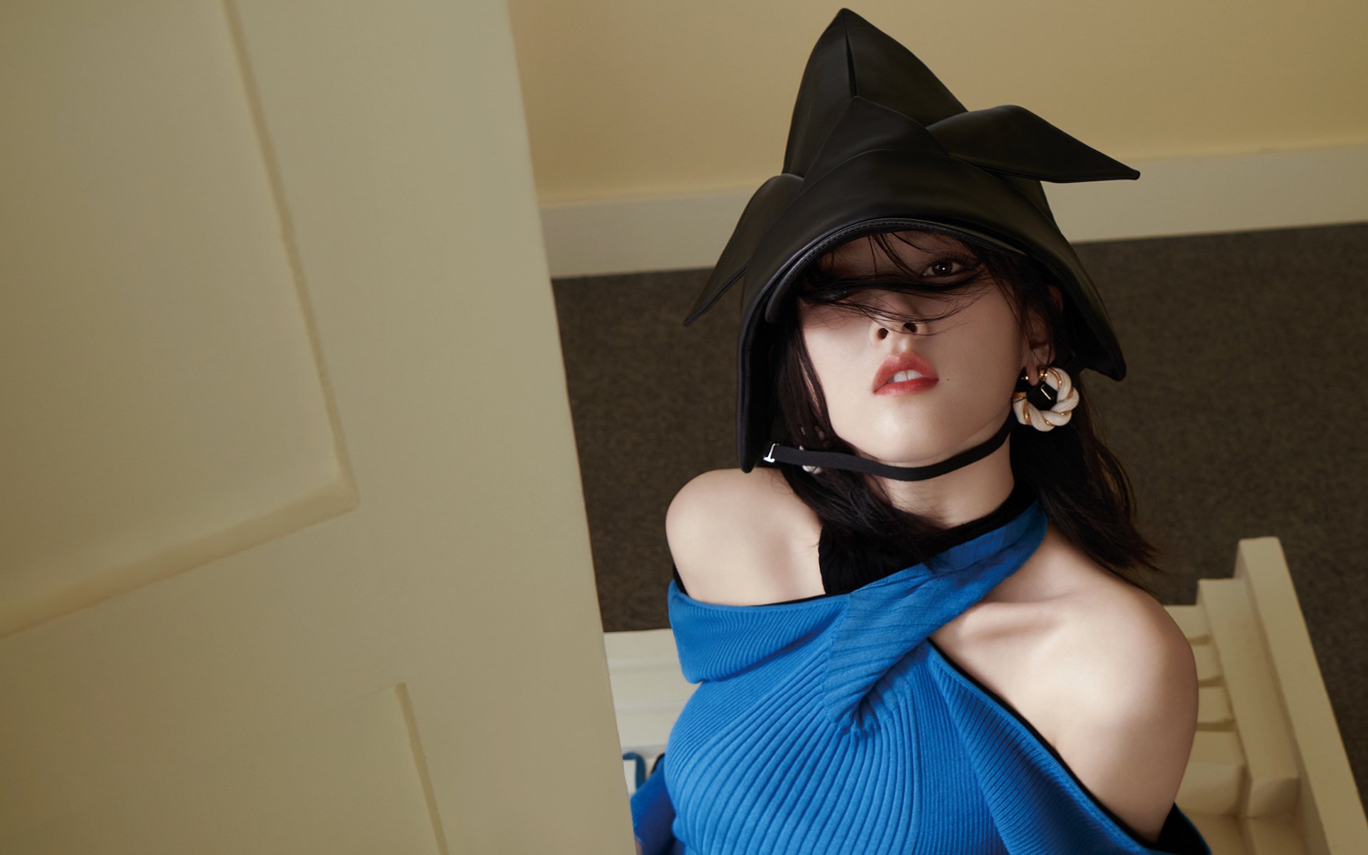 意大利骑手格里高利·瓦特莱特在2024年国际马术联合会障碍赛世界巡回赛中以“Maximus”马匹获得个人第五名，展现坚韧精神。